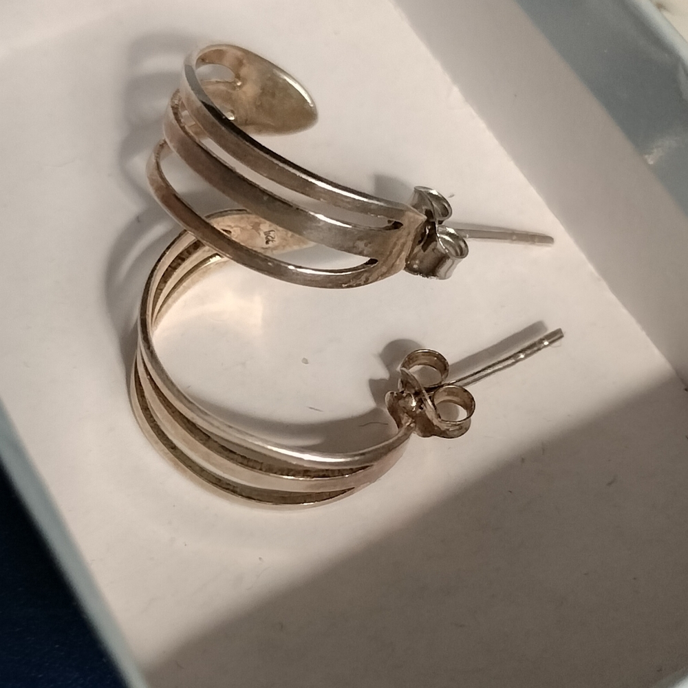 925 Sterling vintage Triple-Band Curved Post Earrings in Silver